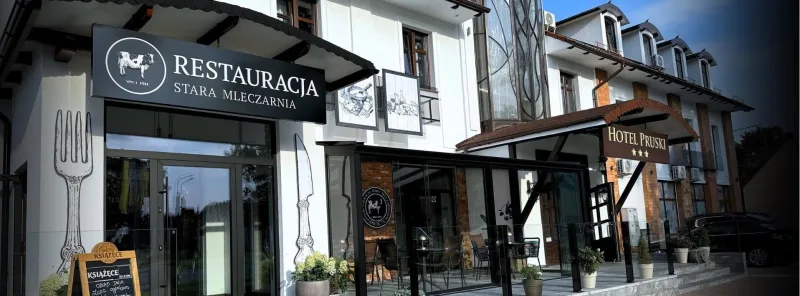 główne wejście do hotelu oraz restauracji