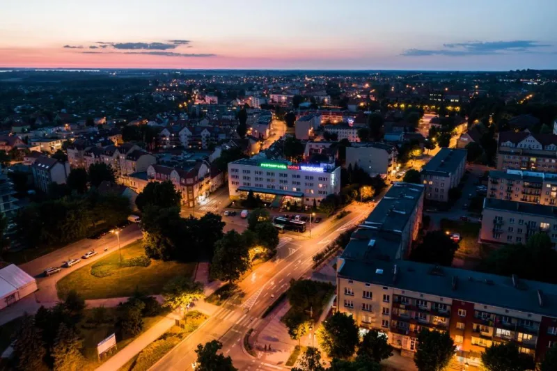 miasto Giżycko i hotel z lotu ptaka